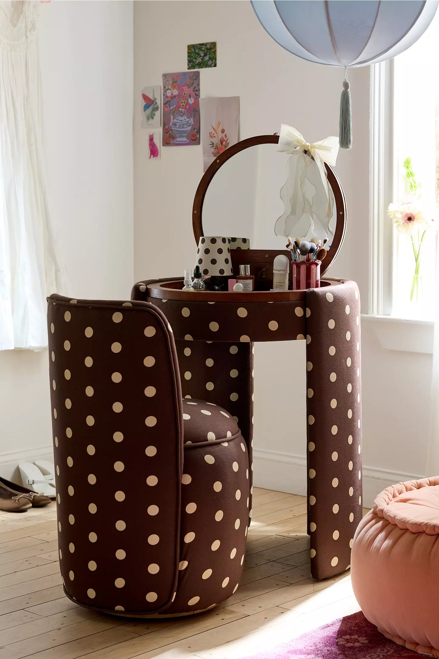 Voska™ Vanity &  Stool Set