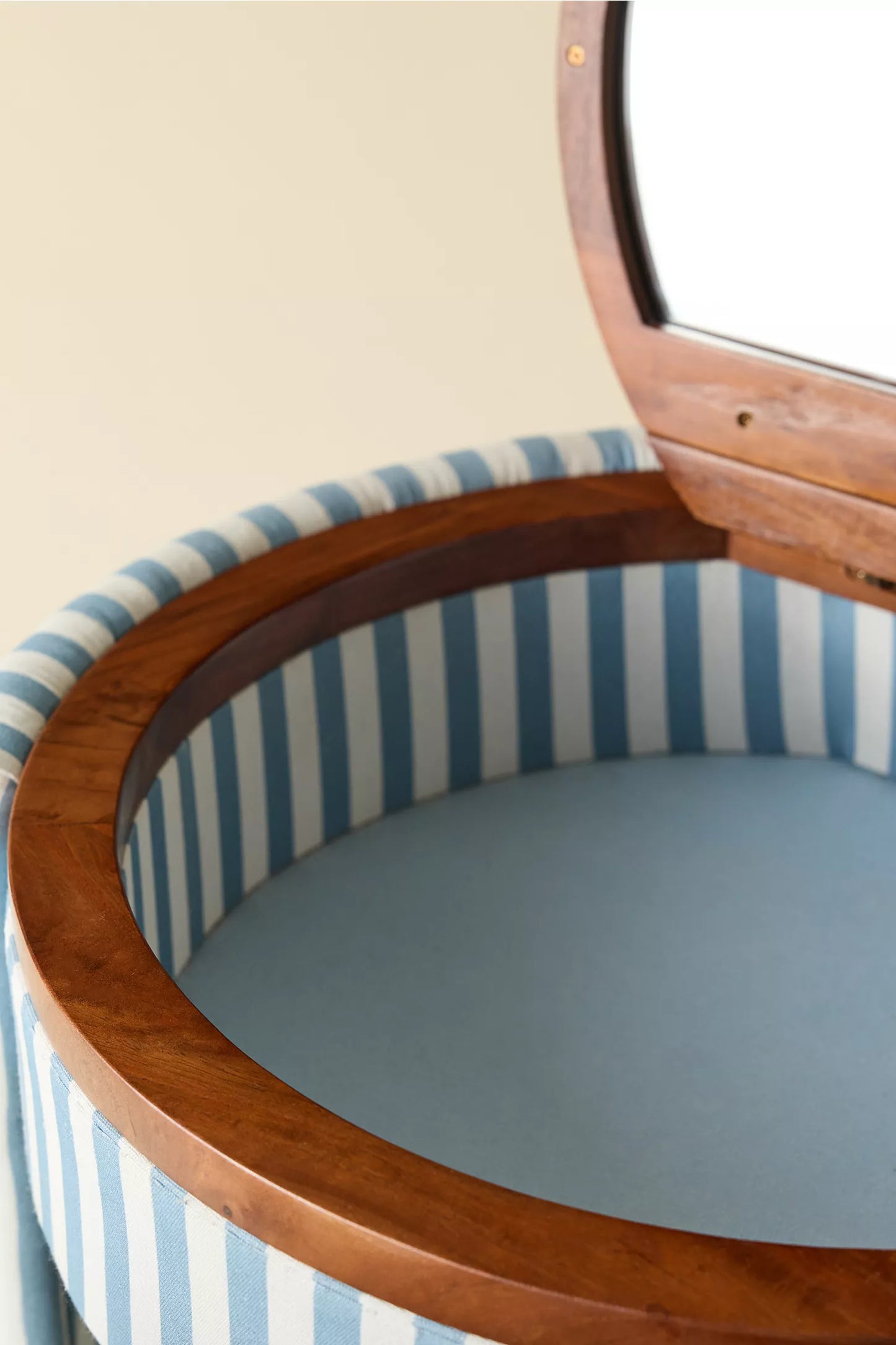 Voska™ Vanity &  Stool Set